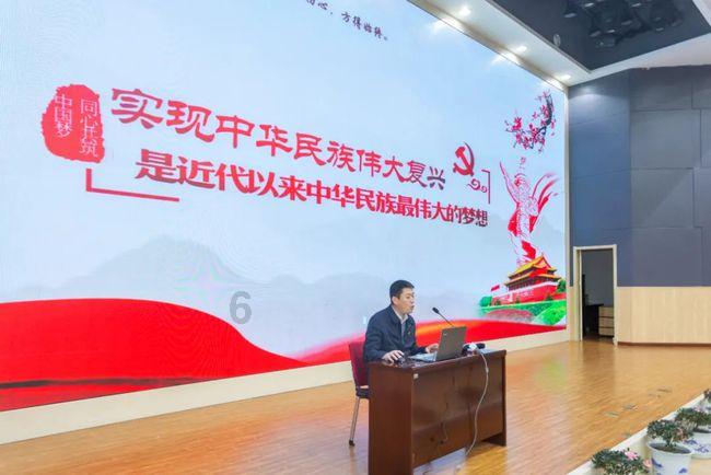 高铁座椅上方挂勾有什么用?